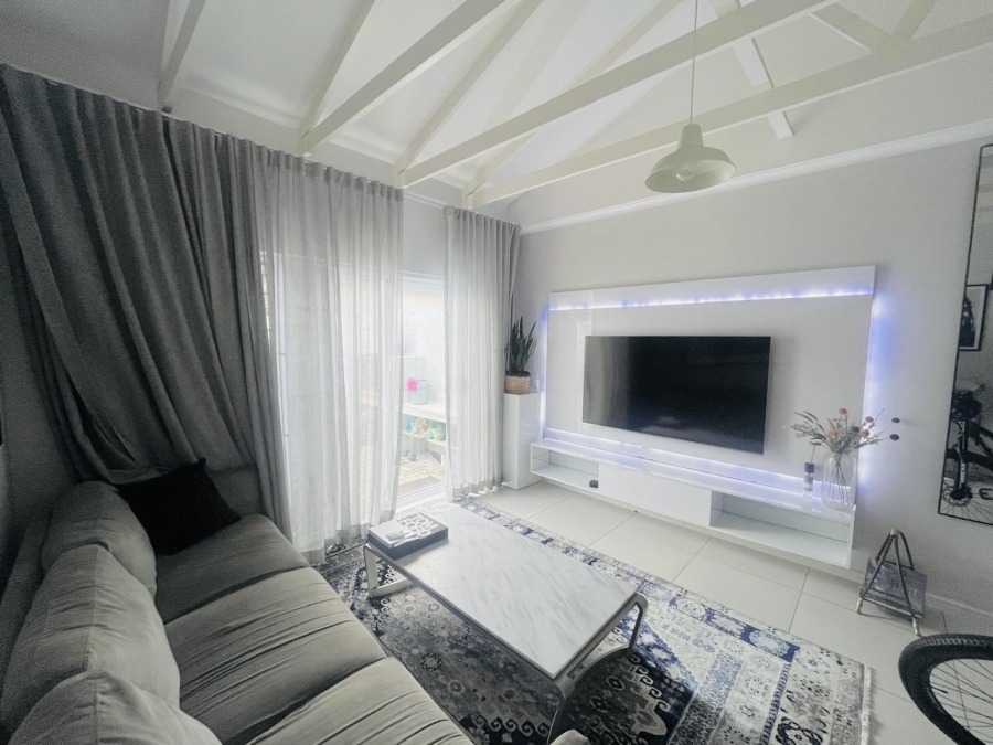 2 Bedroom Property for Sale in Parklands North Western Cape
